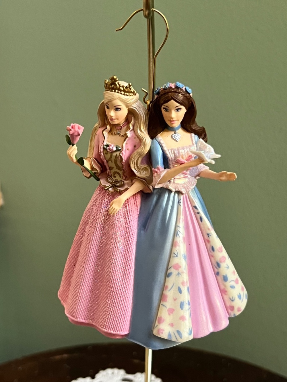2004 Hallmark Keepsake BARBIE AS the PRINCESS and THE PAUPER Ornament